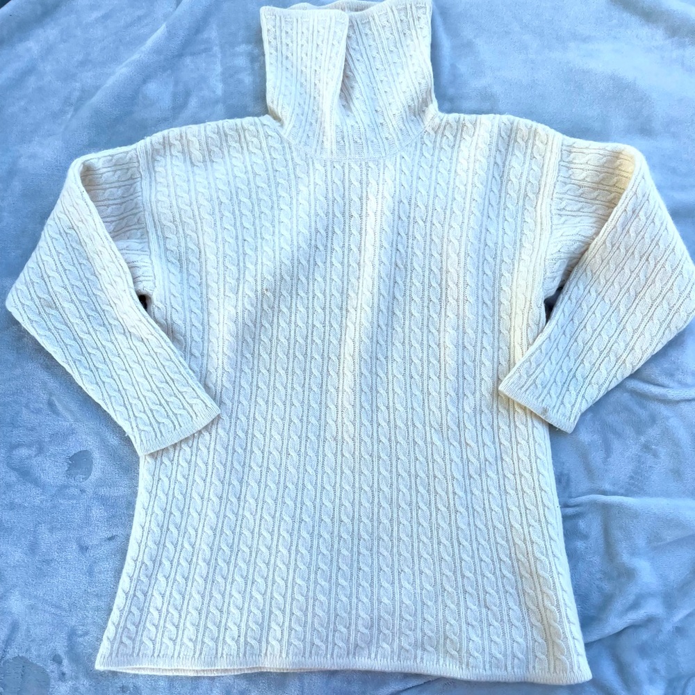 Wool turtleneck sweater ✨